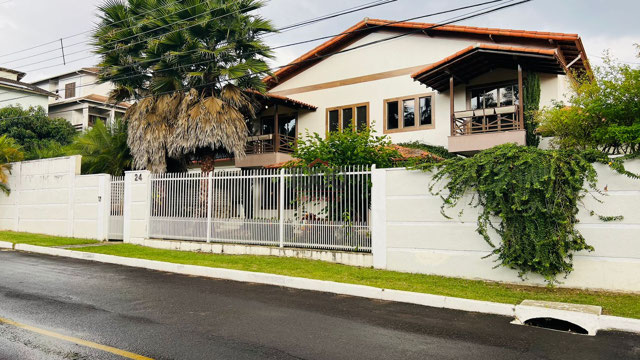 Casa com 4 quartos para venda no bairro Jardins Imperiais em Juiz de Fora, MG