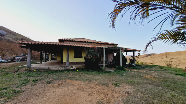 Chácara / Sítio / Granja com 2 quartos para venda no bairro Grama em Juiz de Fora, MG