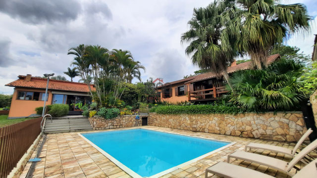 Casa com 3 quartos para venda no bairro Parque Guadalajara em Juiz de Fora, MG
