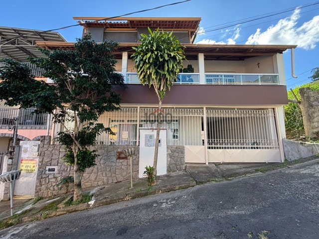 Casa com 3 quartos para venda no bairro Santo Antônio em Juiz de Fora, MG