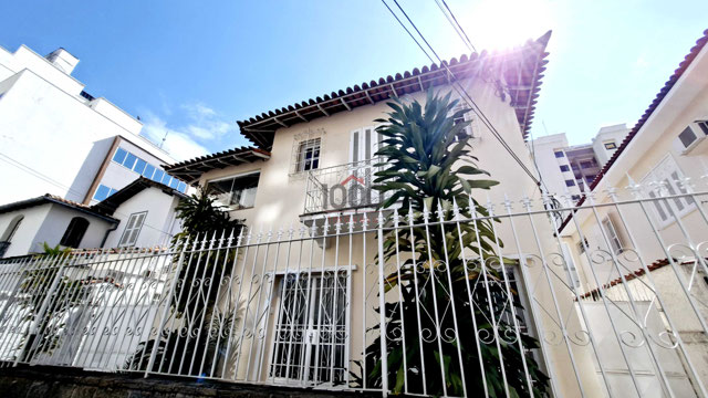 Casa com 8 quartos para venda no bairro Centro em Juiz de Fora, MG