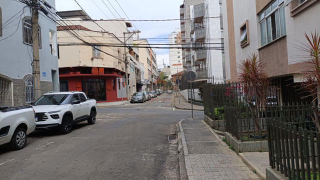 Prédio com 5 quartos para venda no bairro Granbery em Juiz de Fora, MG