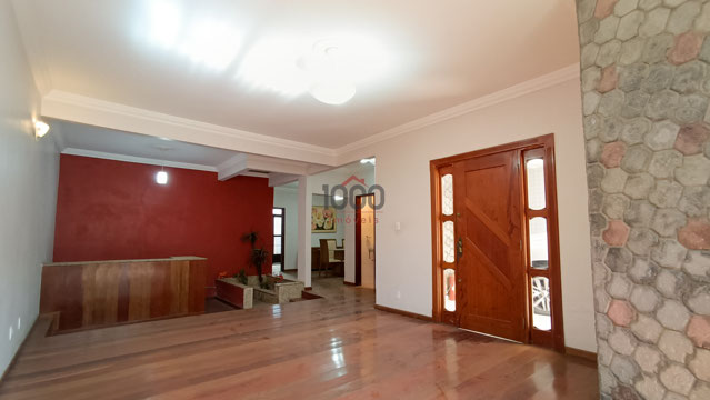Casa com 4 quartos para venda no bairro Santa Maria em Juiz de Fora, MG