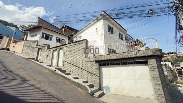 Casa com 3 quartos para venda no bairro Grajaú em Juiz de Fora, MG