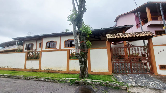 Casa com 3 quartos para venda no bairro Jardim do Sol em Juiz de Fora, MG