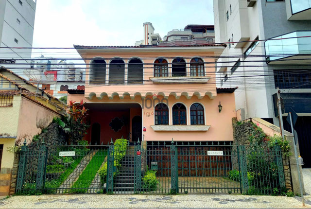 Casa com 4 quartos para venda ou locação no bairro Bom Pastor em Juiz de Fora, MG