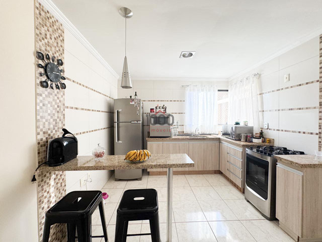 Casa com 3 quartos para venda no bairro Parque Guaruá em Juiz de Fora, MG