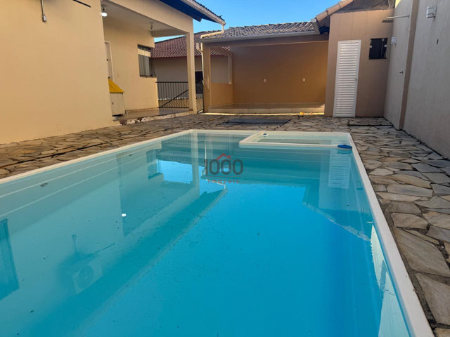 Casa com 3 quartos para venda no bairro Parque Guaruá em Juiz de Fora, MG