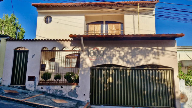Casa com 4 quartos para venda no bairro Santa Terezinha em Juiz de Fora, MG
