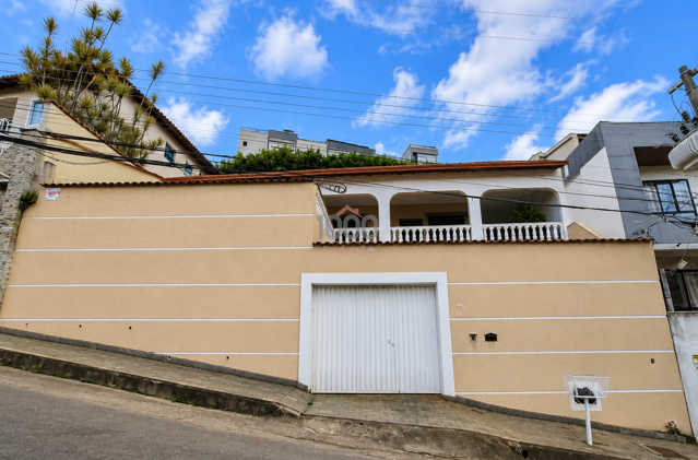 Casa com 3 quartos para venda no bairro Bom Clima em Juiz de Fora, MG