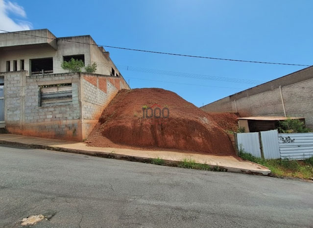 Lote / Terreno para venda no bairro Bosque dos Pinheiros em Juiz de Fora, MG