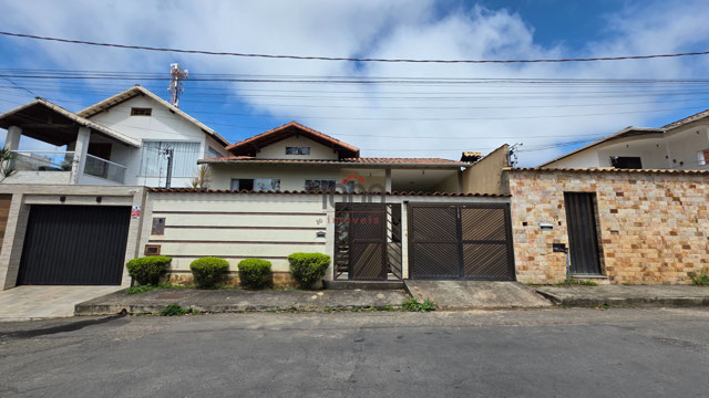 Casa com 4 quartos para venda no bairro Serra D'Água em Juiz de Fora, MG