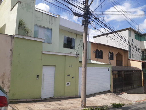 Casa à venda com 03 quartos no bairro Passos.