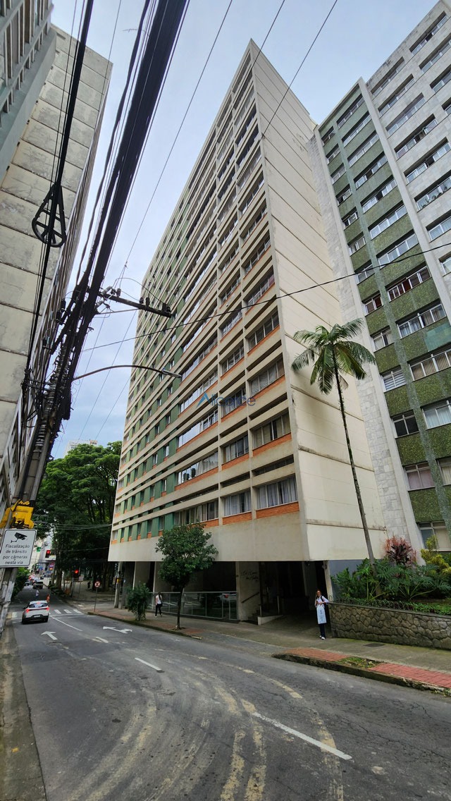 Fachada, Parque Halfeld ao fundo.