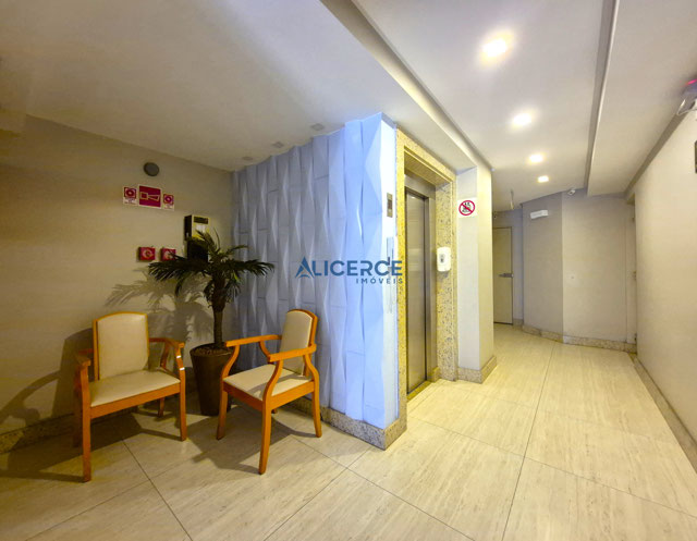 HALL + ELEVADOR