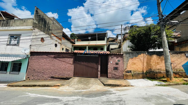 Casa a venda de 04 quartos uma suíte - Valor 275.000,00- Costa Carvalho - MG