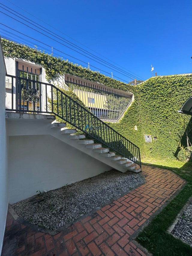 Acesso ao primeiro pavimento