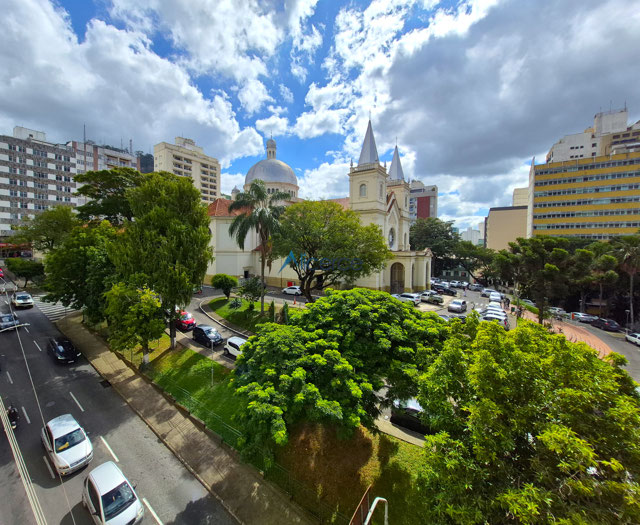 VISTA DA SALA E DOS QUARTOS 01 E 02