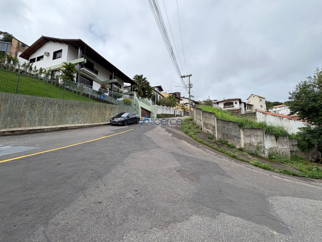 Frente para a Rua Doutor Her.
