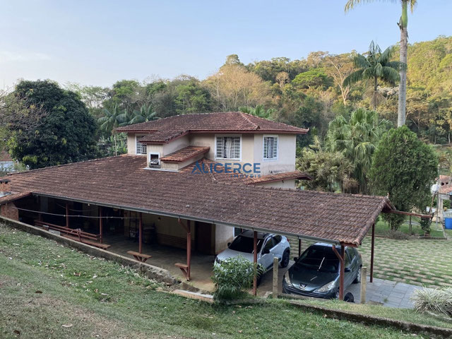 Vista lateral da casa