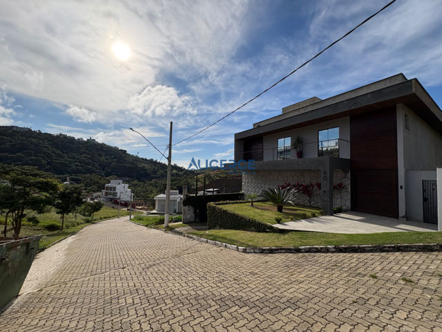 Rua do terreno
