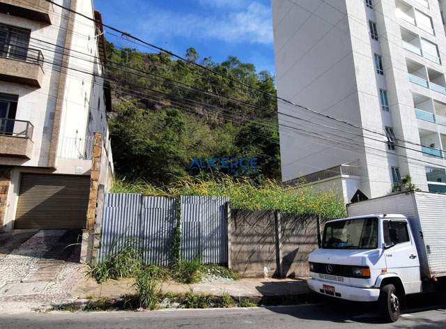Terreno ou lote á venda, plano no Cascatinha!