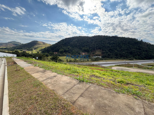 Lateral do terreno