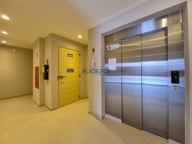 HALL + ELEVADOR