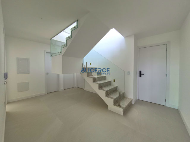 PRIMEIRO PAVIMENTO: SALA