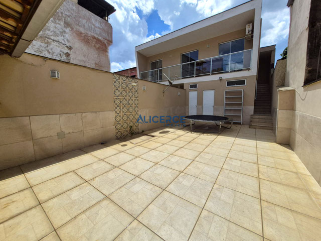 FACHADA + ÁREA EXTERNA