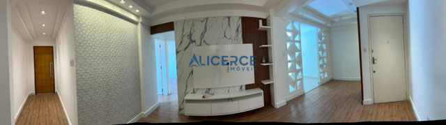 vista panorâmica da sala e entrada