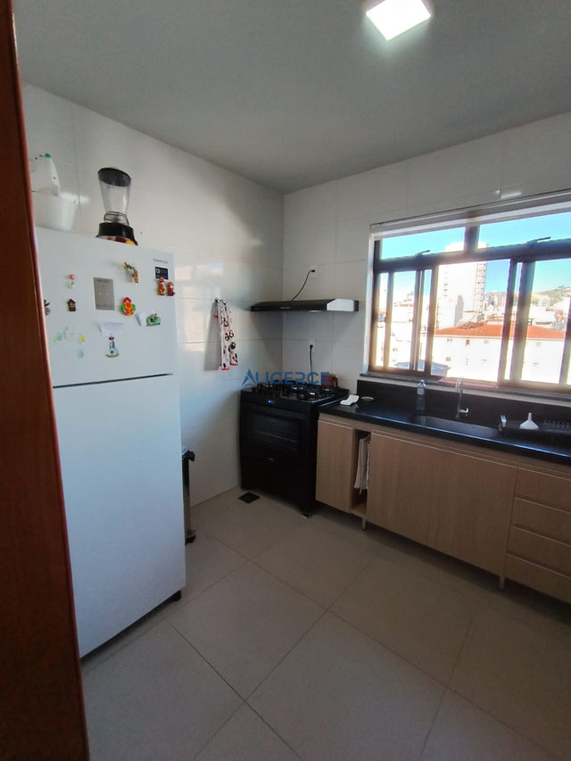 Cozinha com armários planejados