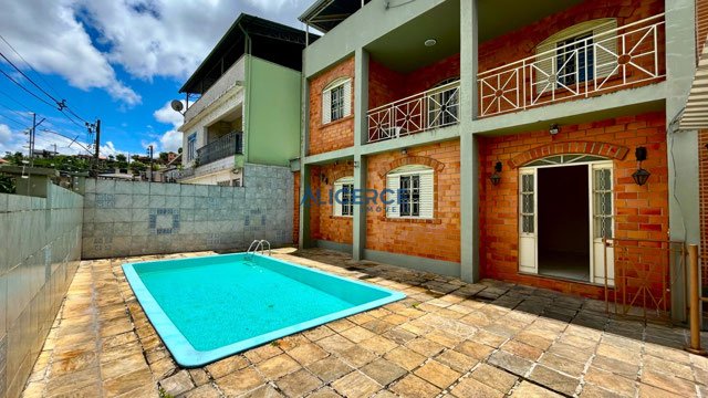 FRENTE DA CASA- PISCINA