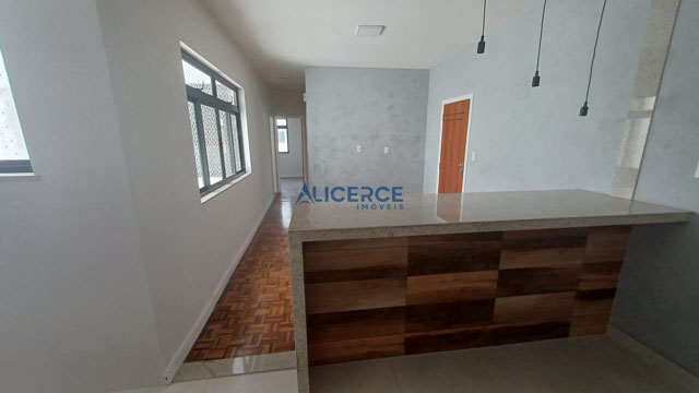 Vista da cozinha para os quartos