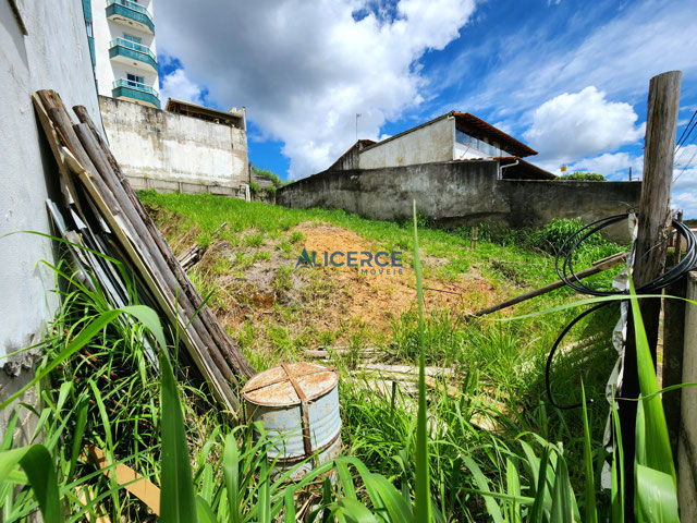 Terreno (à esquerda)