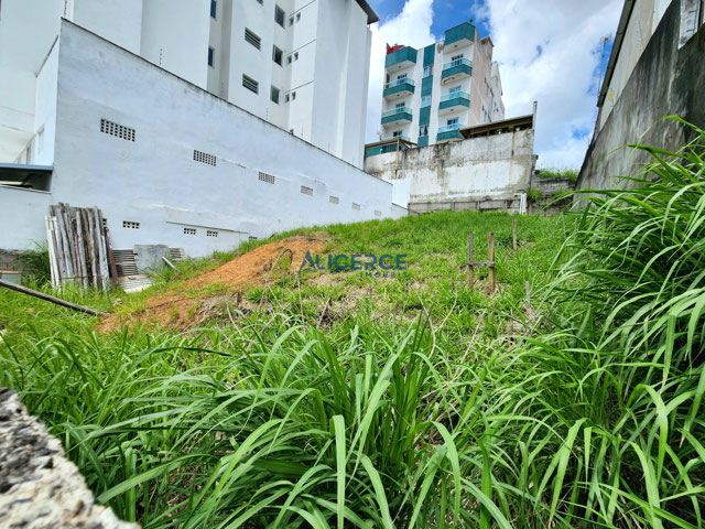 Terreno (à direita)