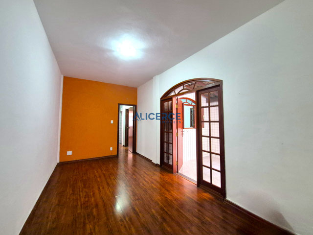 SALA COM ÁREA EXTERNA