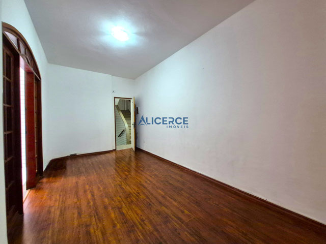 SALA COM ÁREA EXTERNA