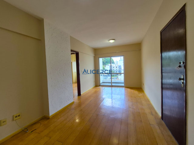 SALA COM VARANDA