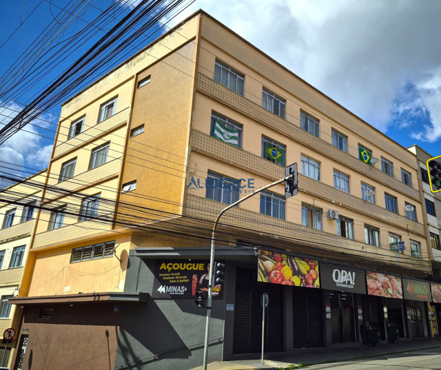 Apartamento Garden à venda com 03 quartos com garagem próximo ao Centro.
