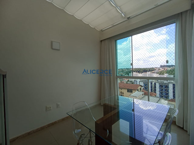 Sala c/ telhado retrátil e janelão