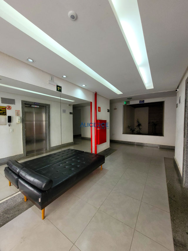 HALL + ELEVADORES