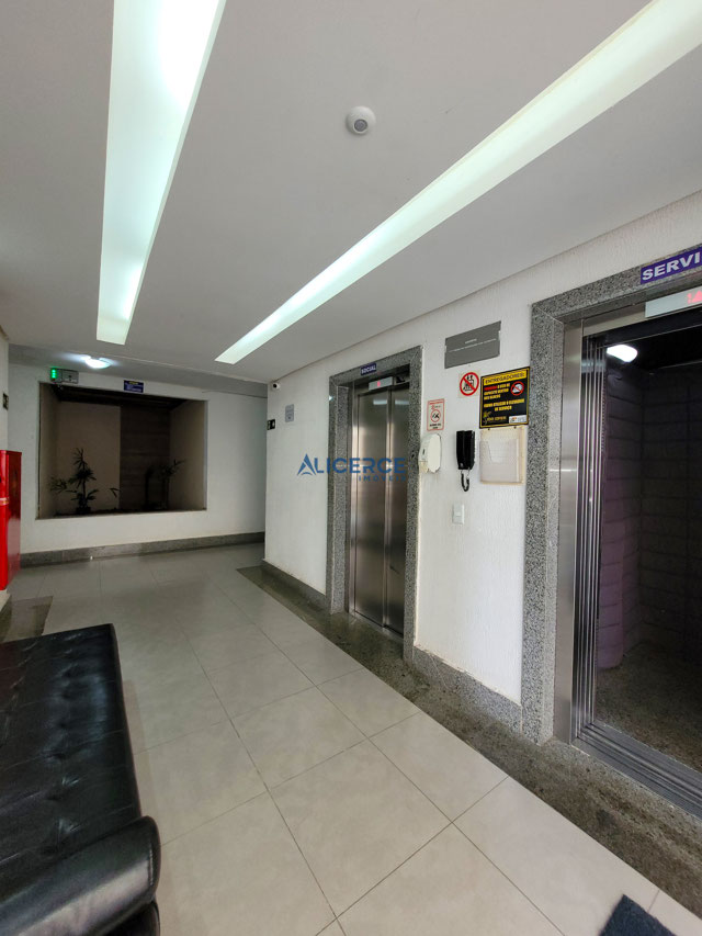 HALL + ELEVADORES