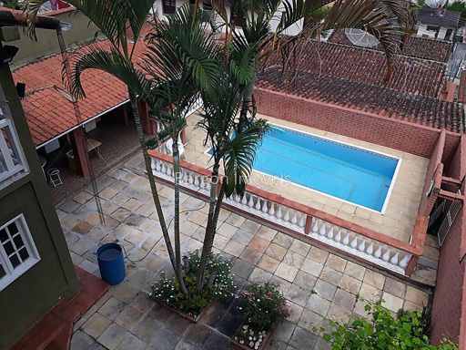 Excelente casa de 6 quartos sendo 2 suítes no Bairro Vale do Ipê em Juiz de Fora