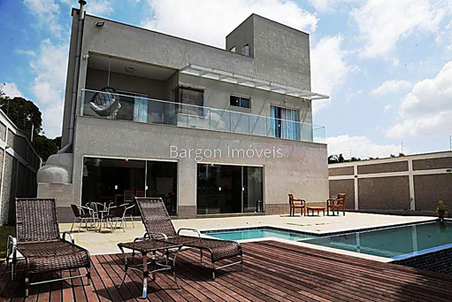 Linda casa de três quartos a venda no bairro Novo Horizonte, Juiz de fora.
