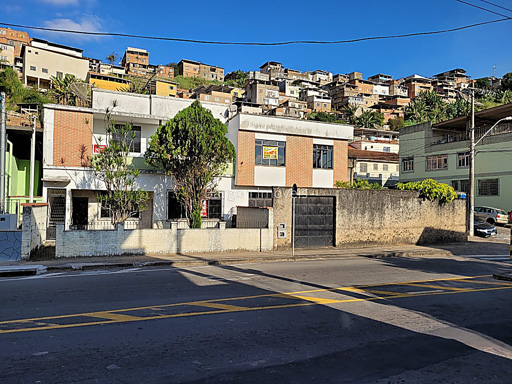 Casa comercial e residencial com 7 quartos e 5 vagas de garagem para venda no Bairro Cerâmica em Juiz de Fora