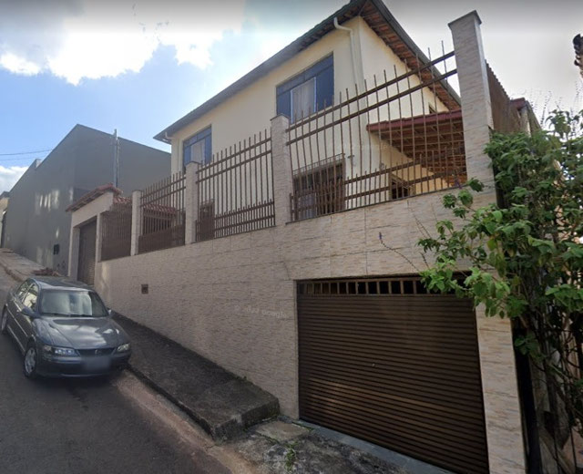 Casa duplex de 4 quartos (sendo 1 suite master) com piscina e espaço gourmet a venda no Parque Guaruá - Juiz de Fora à venda