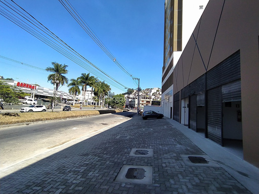 Lojão novo com 307 metros de frente para a rua com 15 metros de frente e pé direito alto para Venda no Bairro Teixeiras em Juiz de Fora