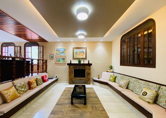 SALA DE ESTAR COM LAREIRA