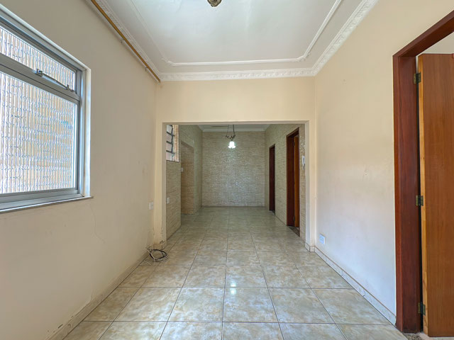 Casa com 03 quartos no Jardim Glória